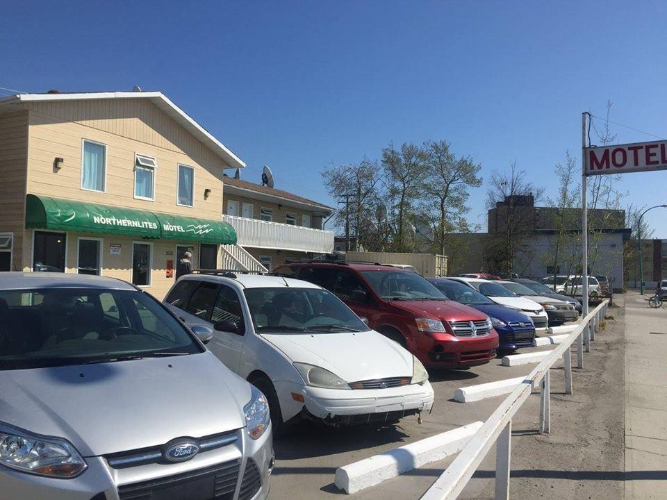 ילונייף Northern Lites Motel מראה חיצוני תמונה
