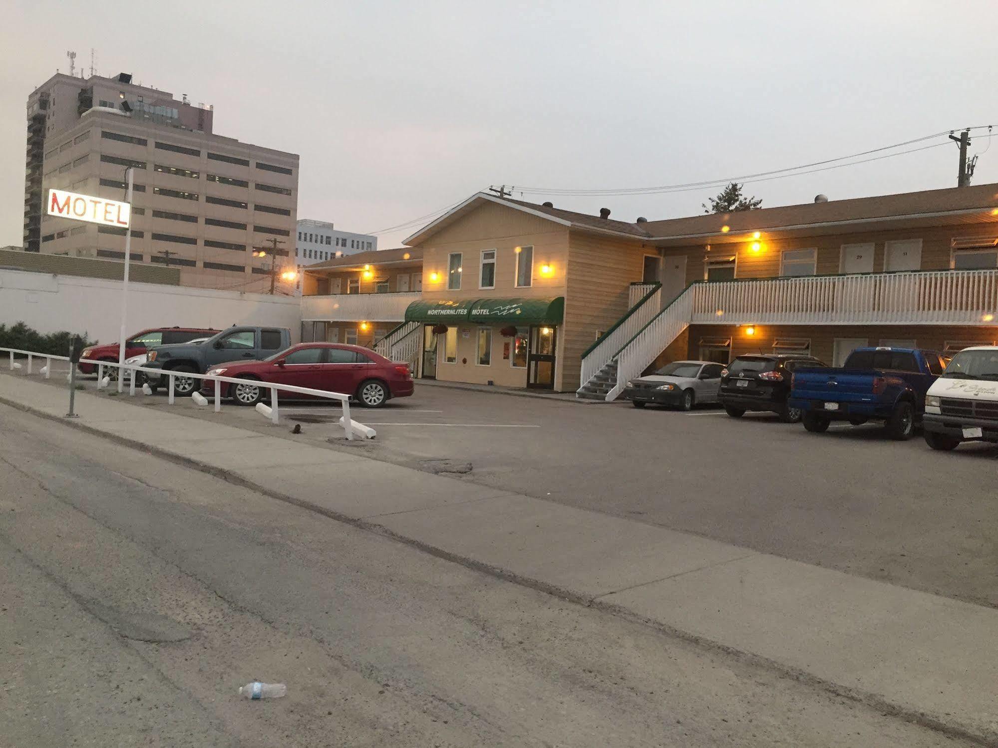 ילונייף Northern Lites Motel מראה חיצוני תמונה
