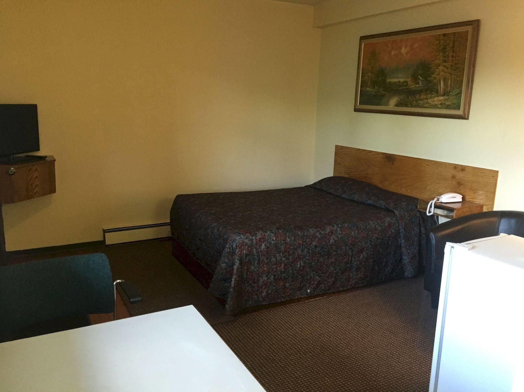 ילונייף Northern Lites Motel מראה חיצוני תמונה