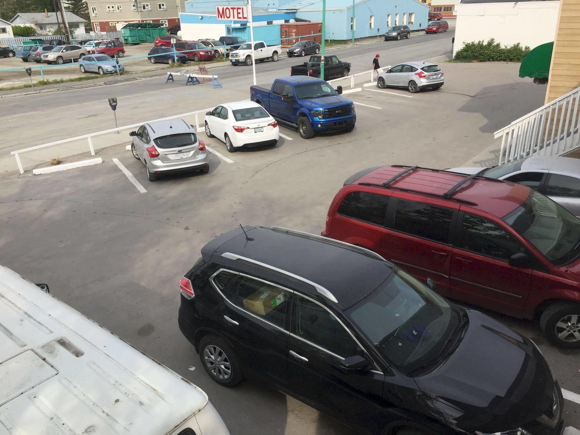 ילונייף Northern Lites Motel מראה חיצוני תמונה