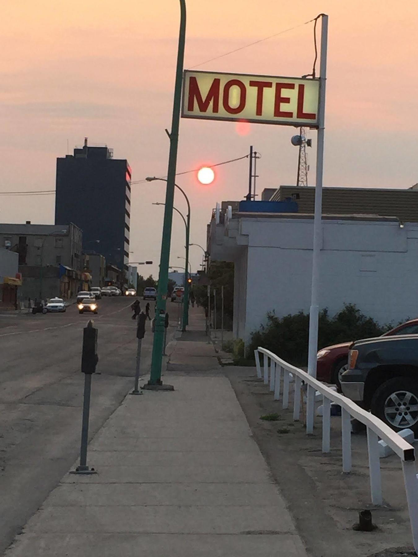 ילונייף Northern Lites Motel מראה חיצוני תמונה