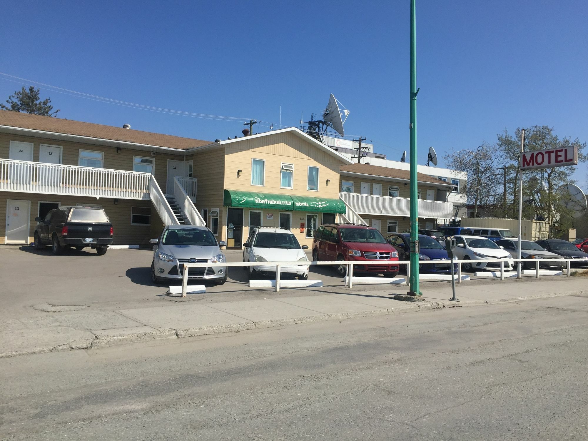 ילונייף Northern Lites Motel מראה חיצוני תמונה